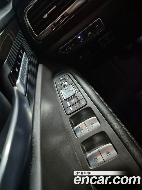 Genesis EQ900 2018