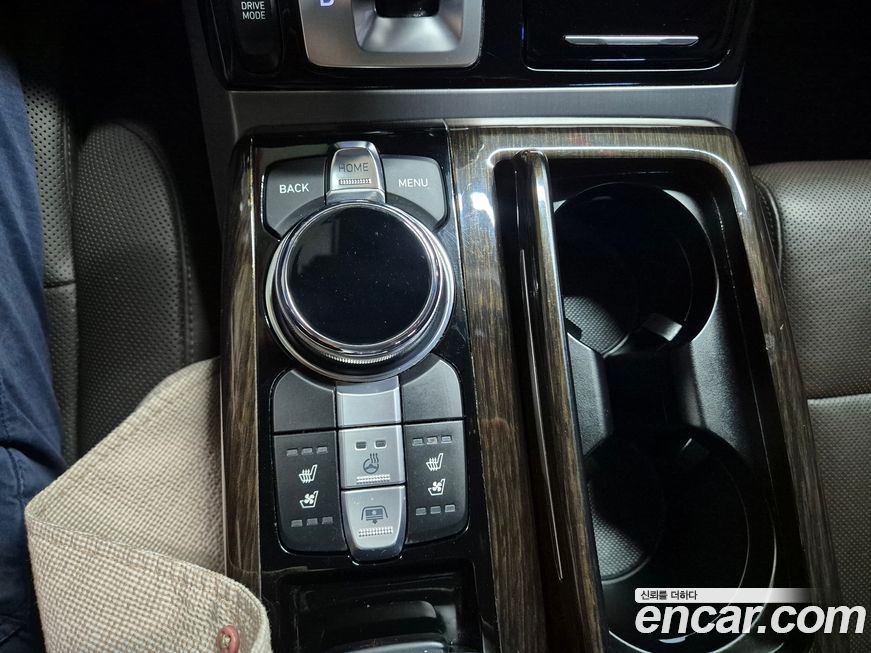Genesis EQ900 2018