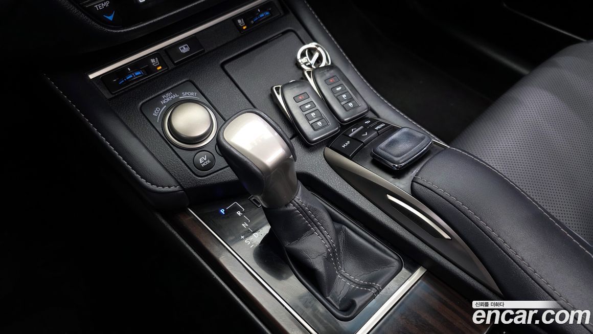 Lexus ES 2018