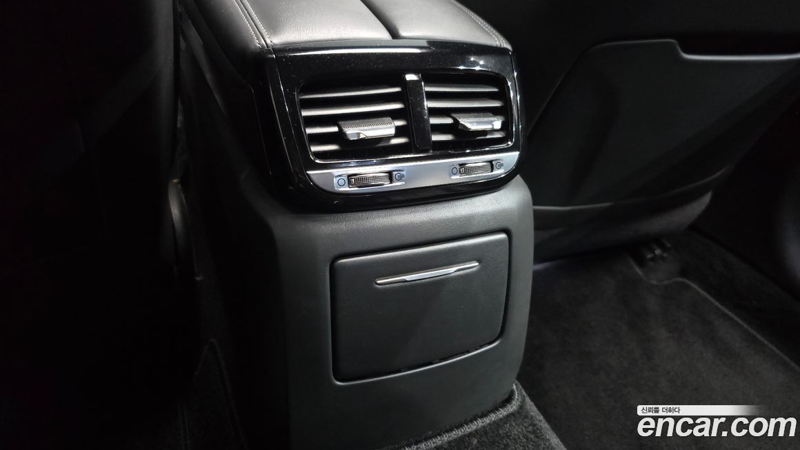 Genesis EQ900 2017