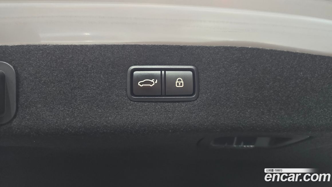Genesis EQ900 2017