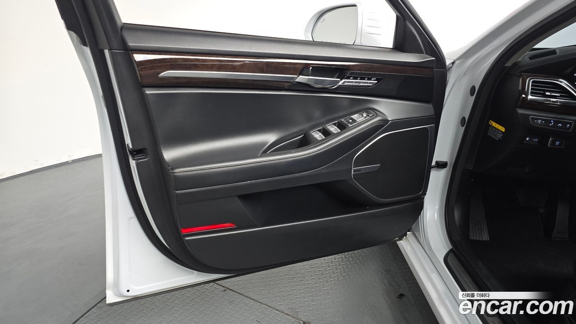 Genesis EQ900 2017