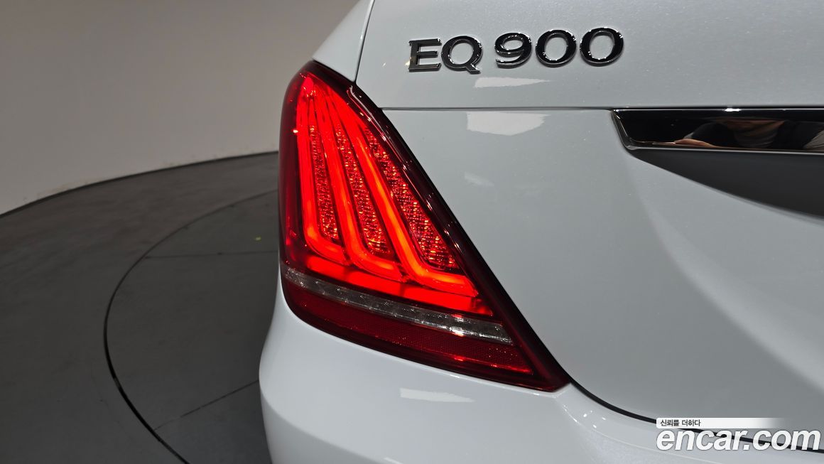 Genesis EQ900 2017