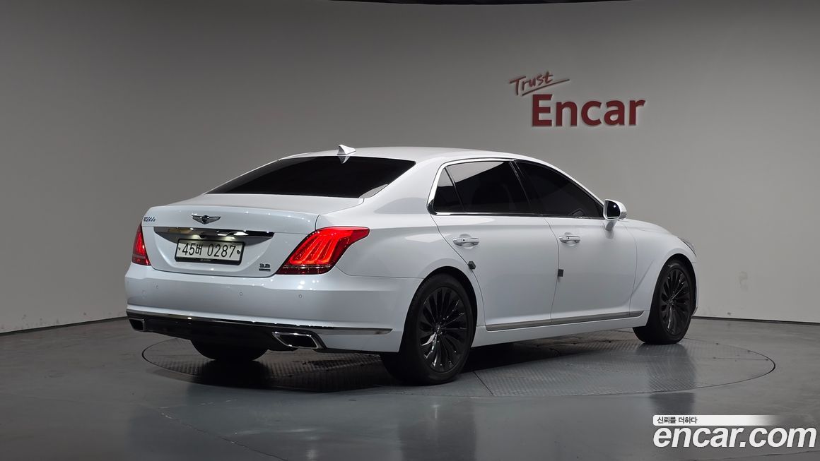 Genesis EQ900 2017