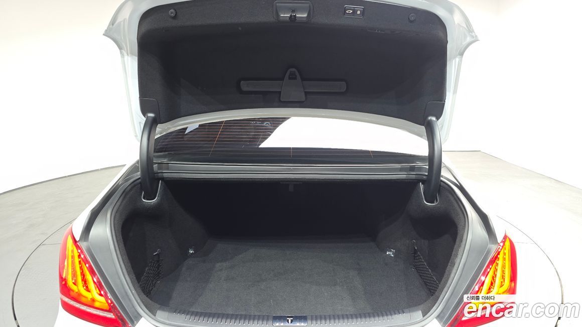 Genesis EQ900 2017