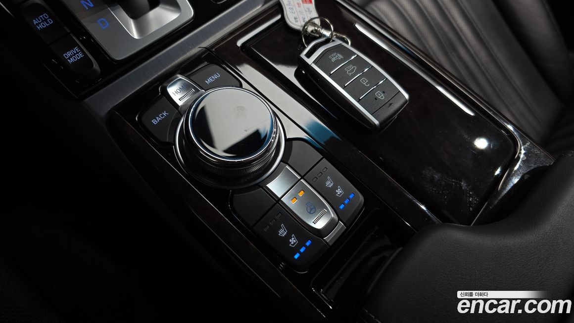 Genesis EQ900 2017