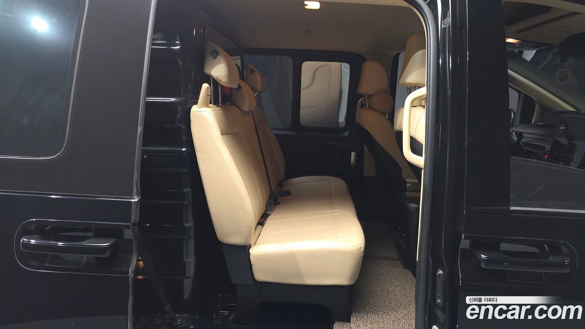 Hyundai Staria 2025