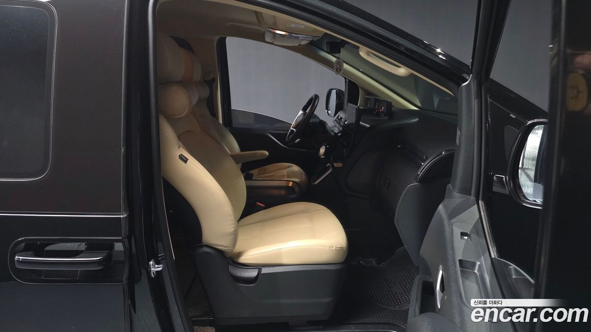 Hyundai Staria 2025