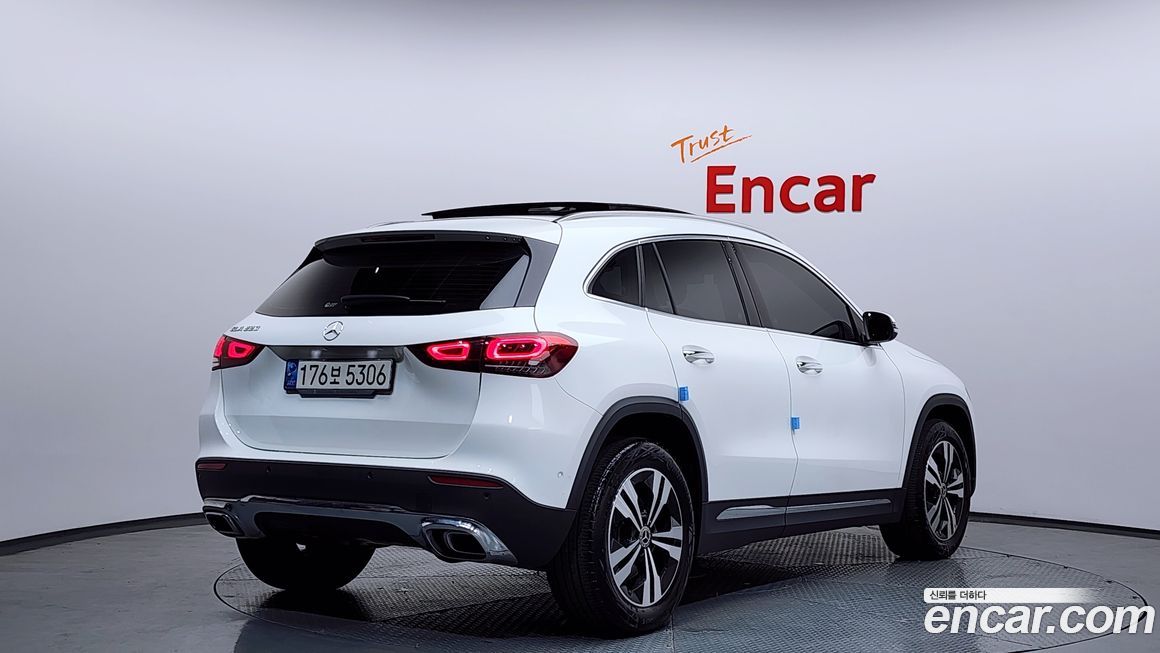 Mercedes-Benz GLA-Class 2021