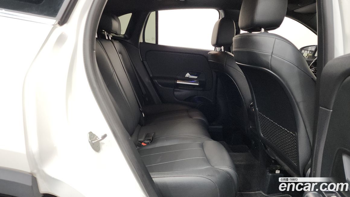 Mercedes-Benz GLA-Class 2021