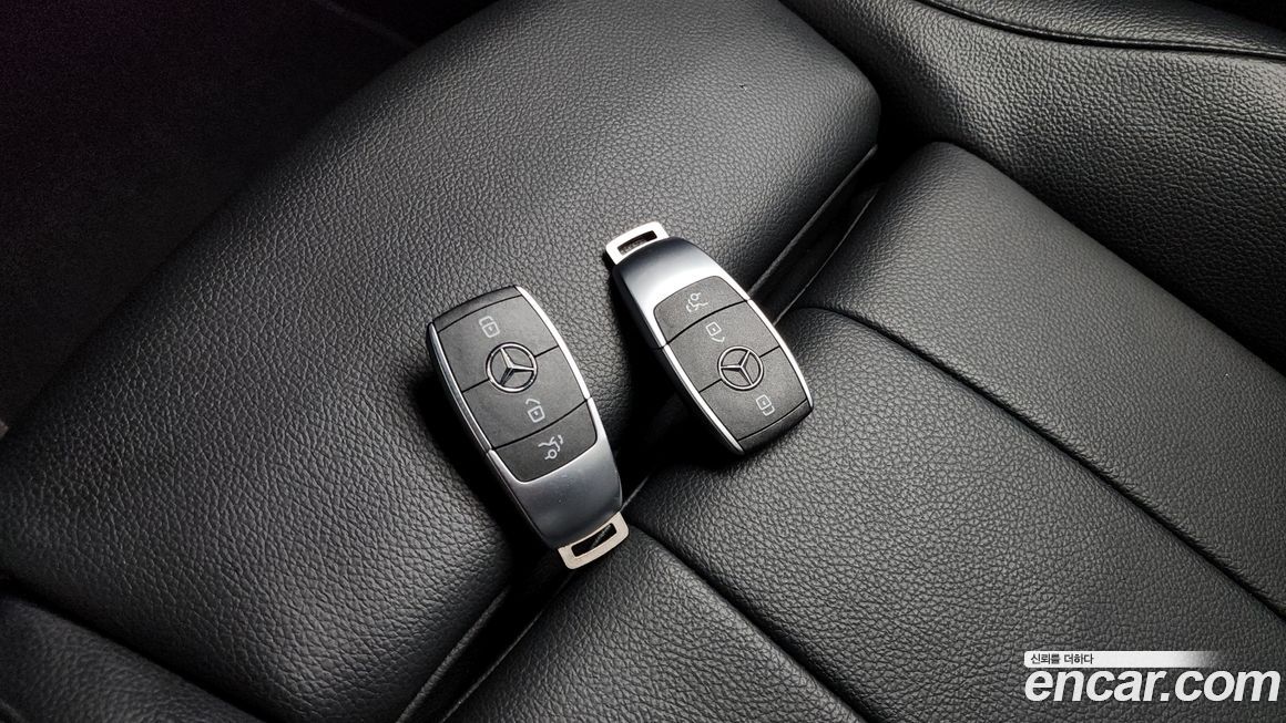 Mercedes-Benz GLA-Class 2021