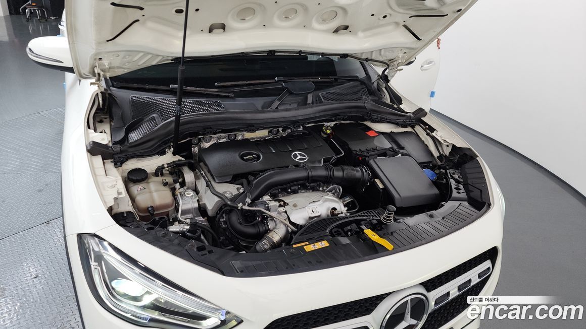 Mercedes-Benz GLA-Class 2021