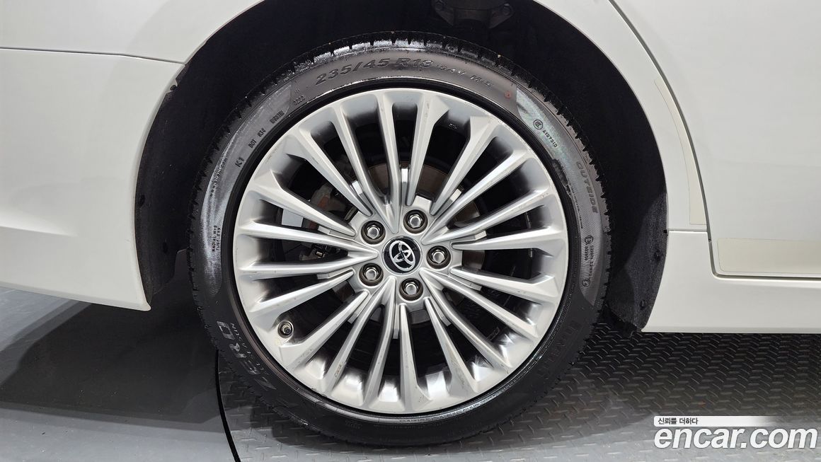 Toyota Avalon 2019