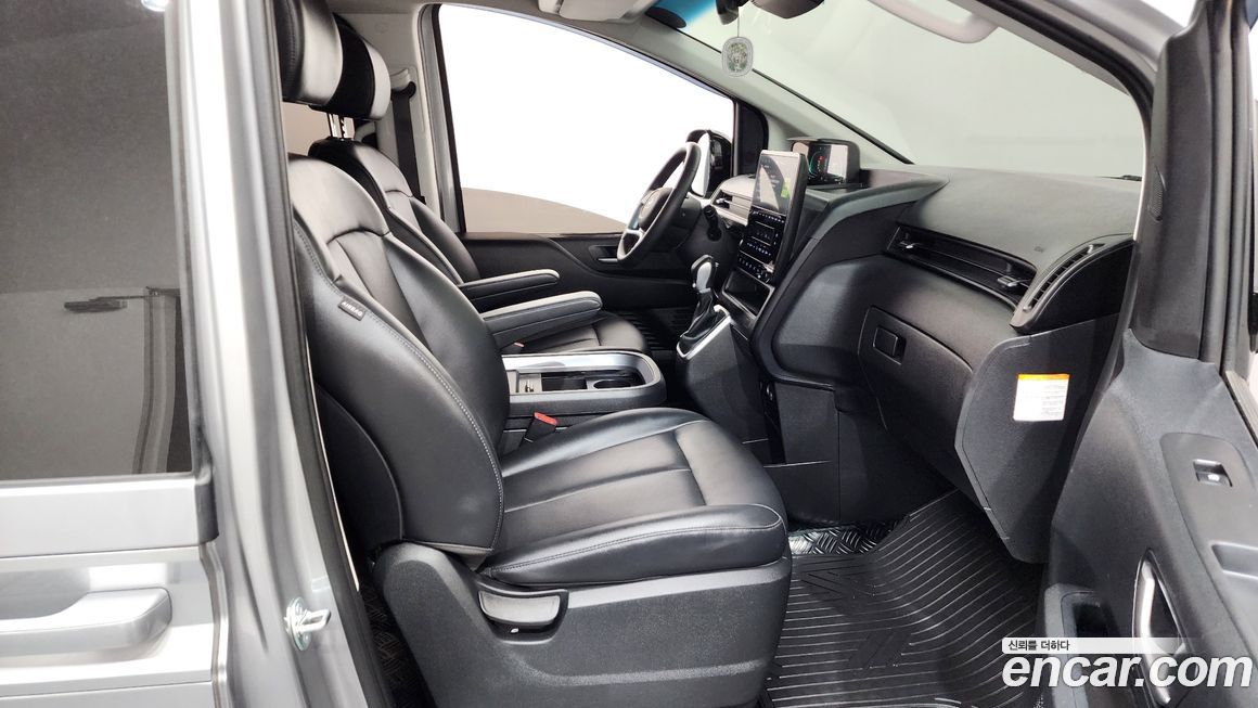 Hyundai Staria 2025