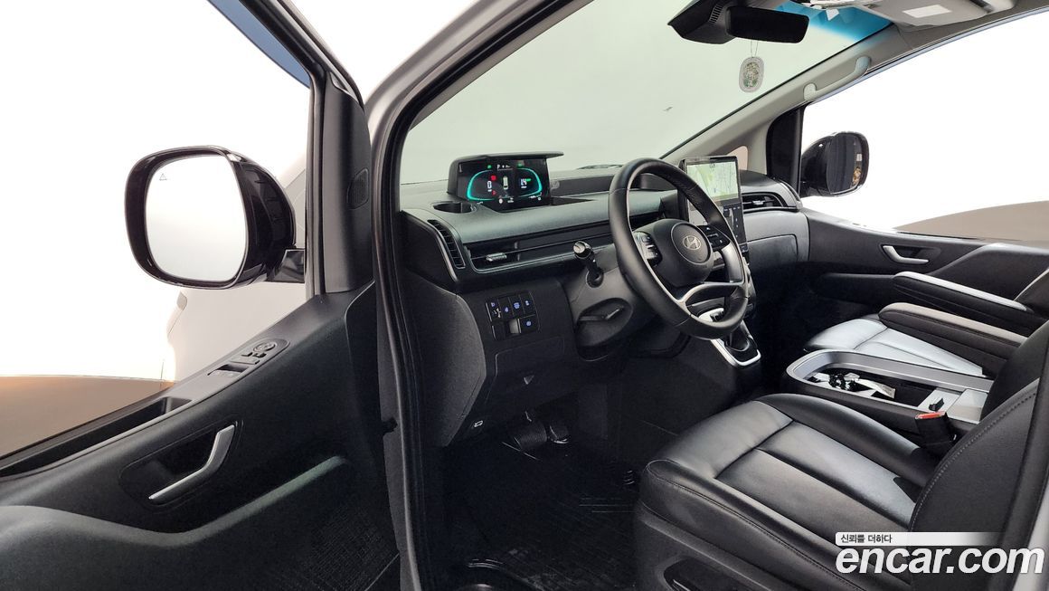 Hyundai Staria 2025