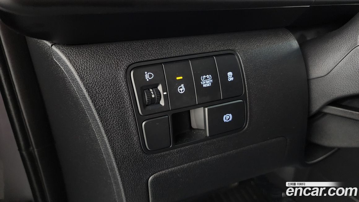 Hyundai Staria 2025