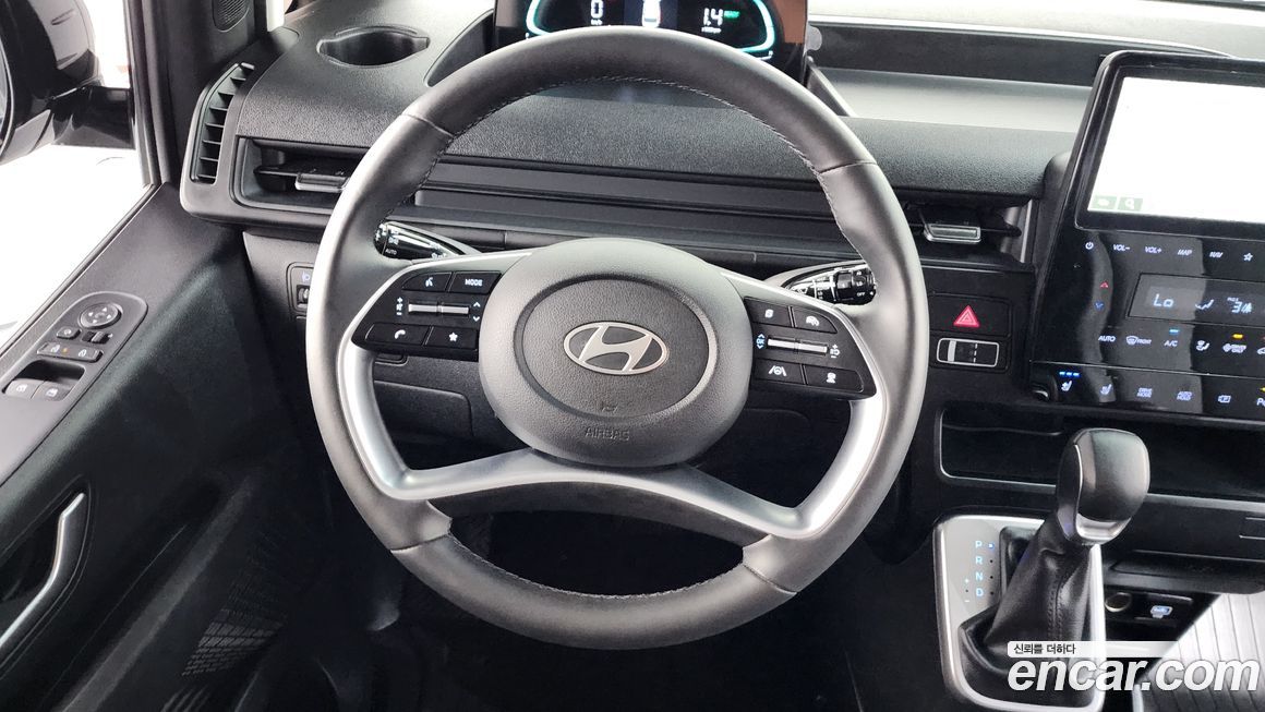 Hyundai Staria 2025