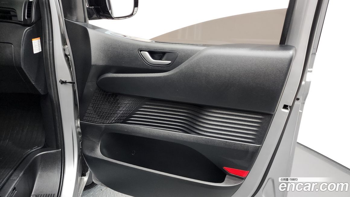Hyundai Staria 2025
