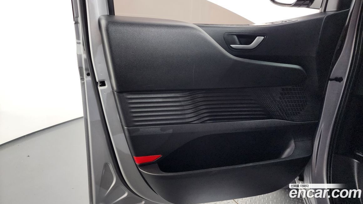 Hyundai Staria 2025