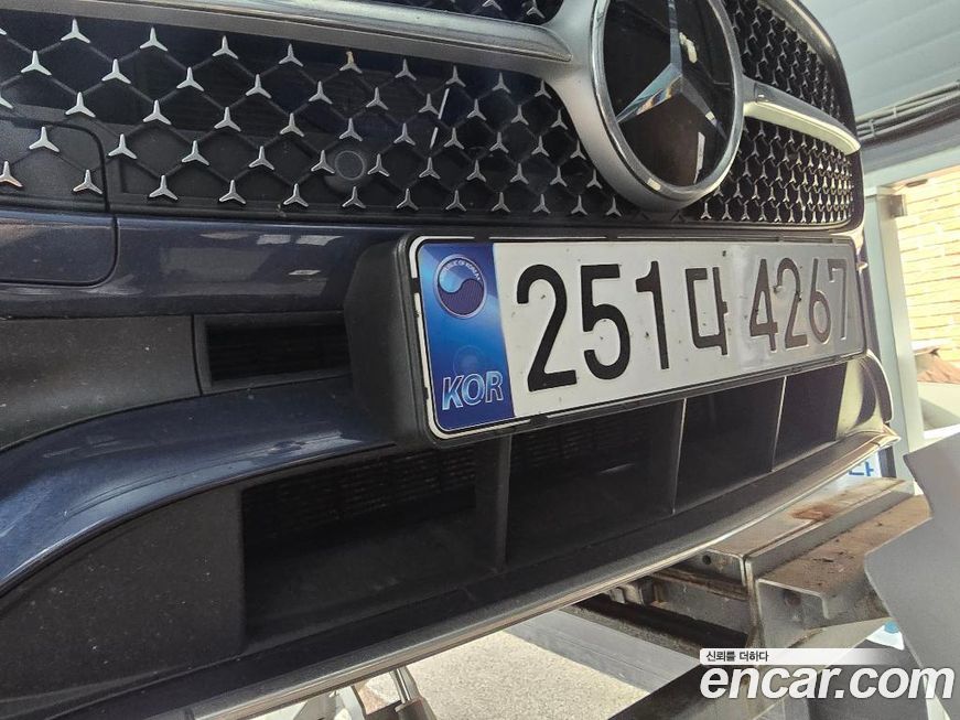 Mercedes-Benz C-Class 2024