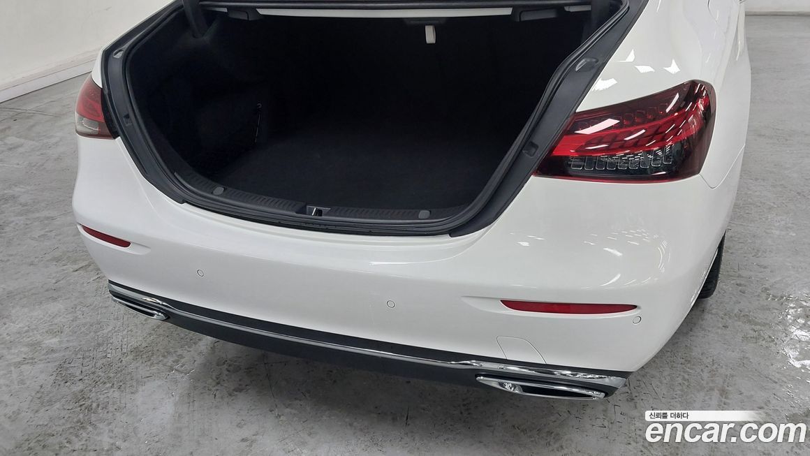 Mercedes-Benz E-Class 2022