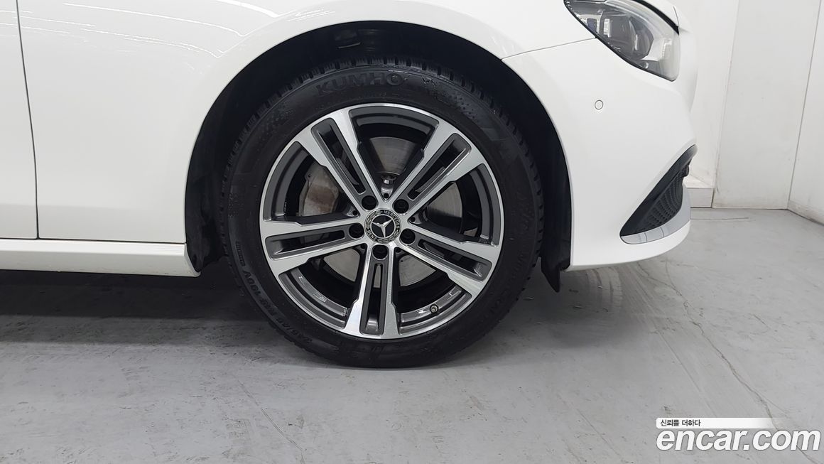 Mercedes-Benz E-Class 2022