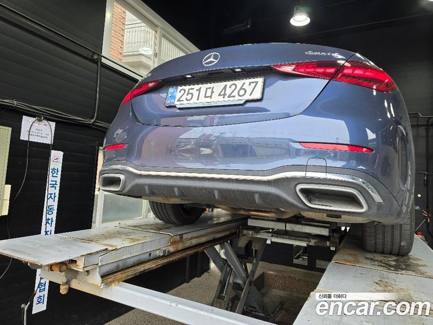 Mercedes-Benz C-Class 2024
