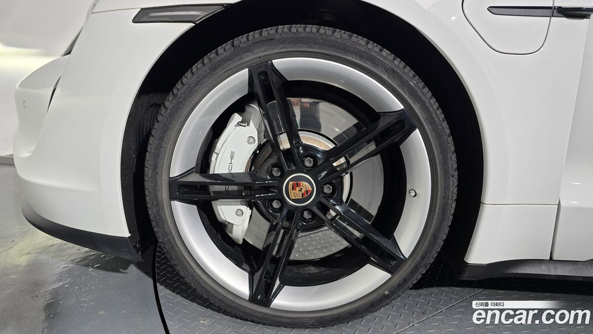 Porsche Taycan 2023