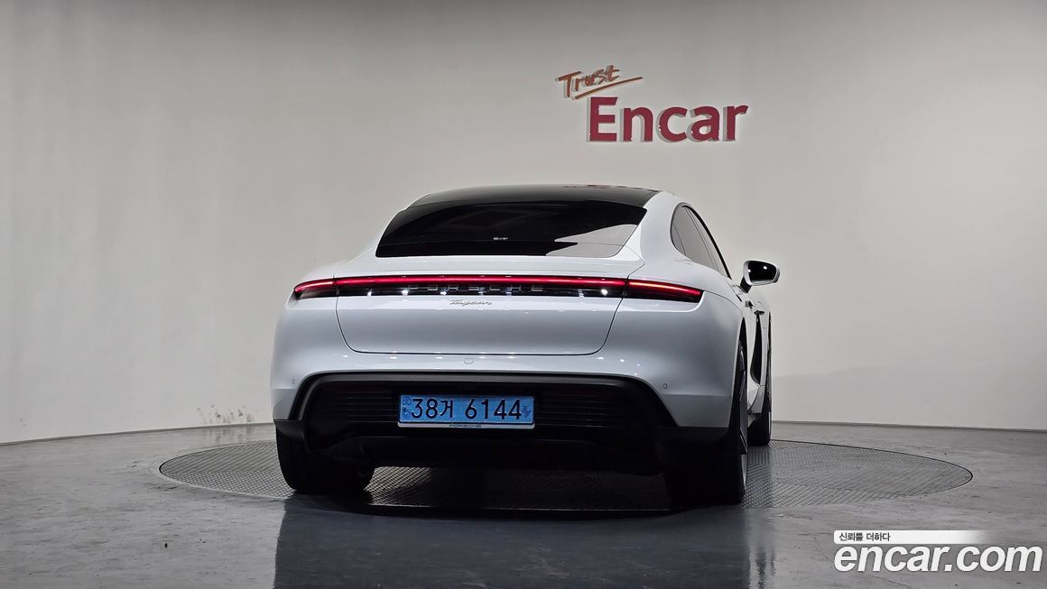 Porsche Taycan 2023