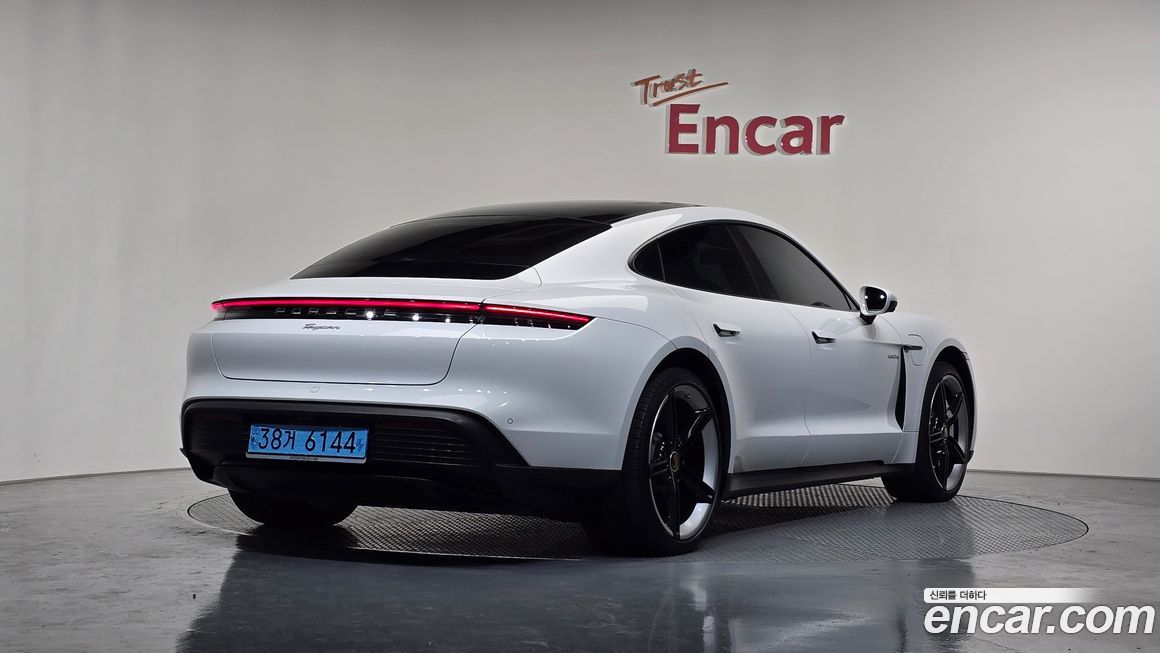 Porsche Taycan 2023