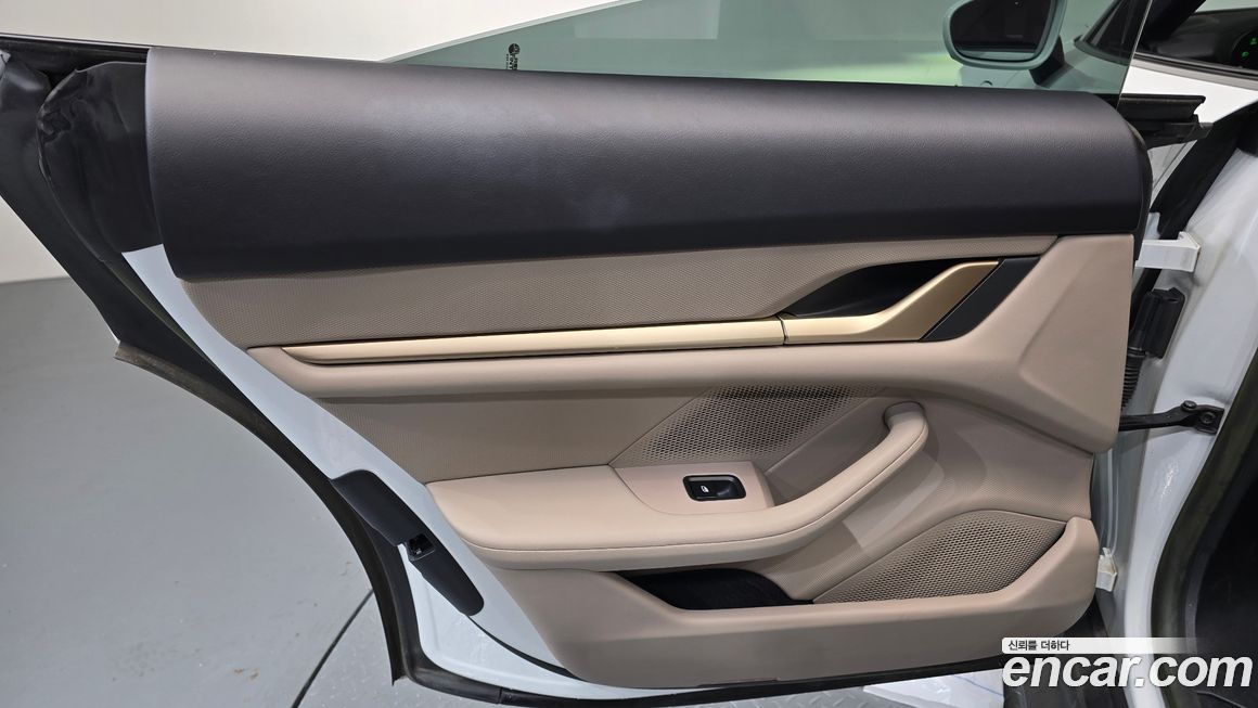 Porsche Taycan 2023