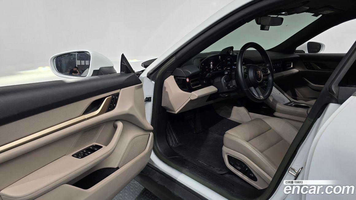 Porsche Taycan 2023