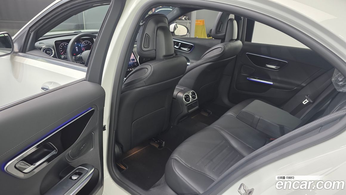 Mercedes-Benz C-Class 2025