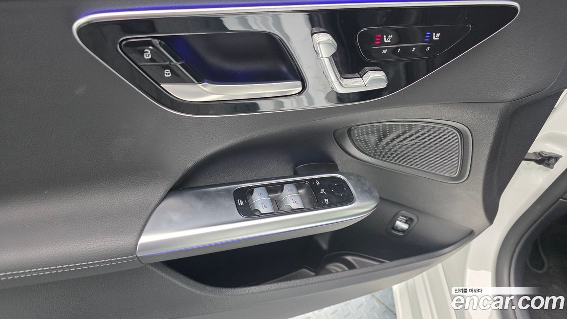 Mercedes-Benz C-Class 2025