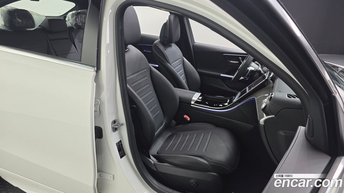 Mercedes-Benz C-Class 2025
