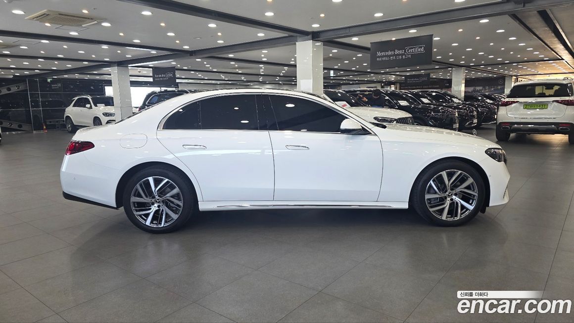 Mercedes-Benz E-Class 2024
