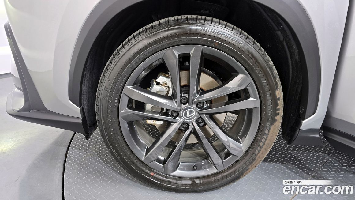 Lexus NX 2025