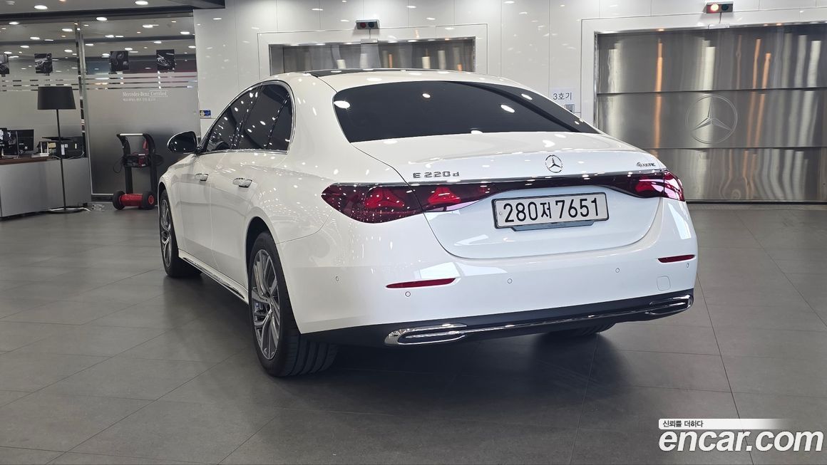 Mercedes-Benz E-Class 2024