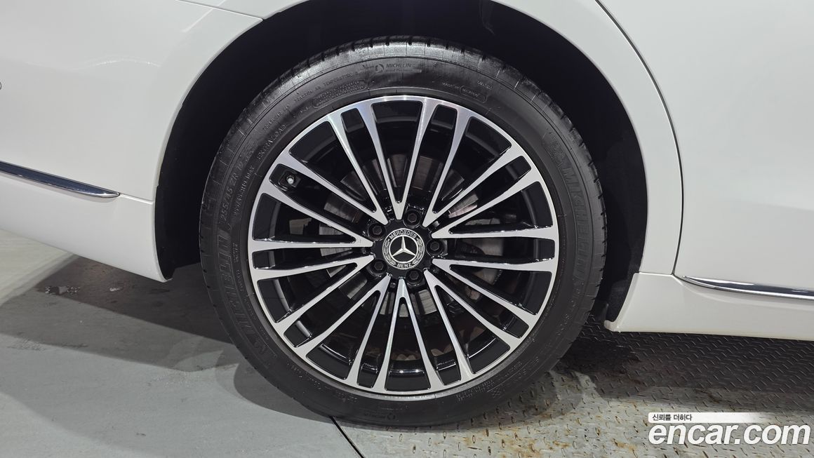 Mercedes-Benz S-Class 2024