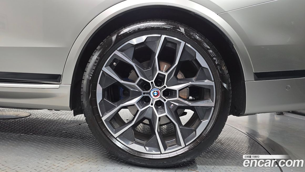 BMW X7 2025