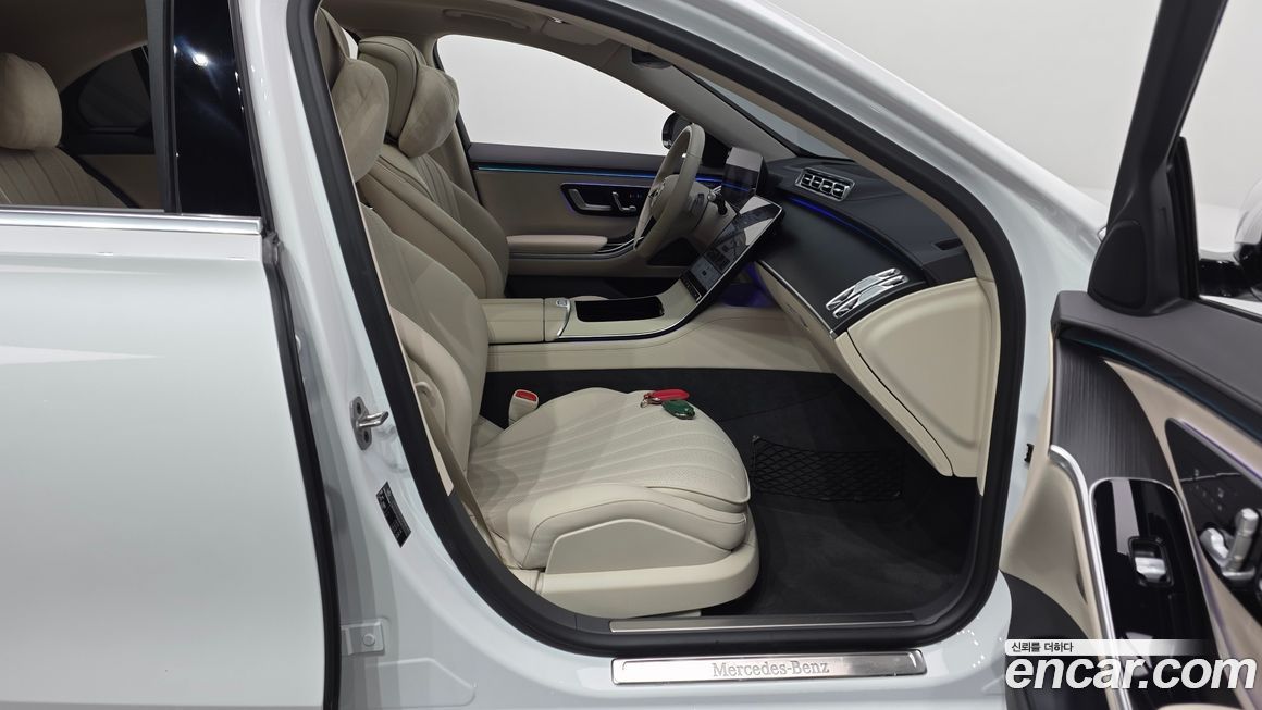 Mercedes-Benz S-Class 2024