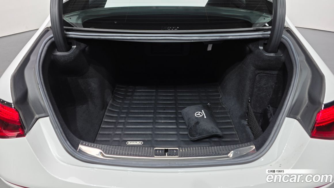 Mercedes-Benz S-Class 2024