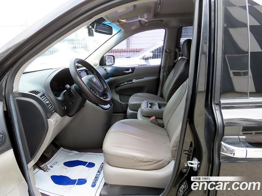 Kia Canival 2011