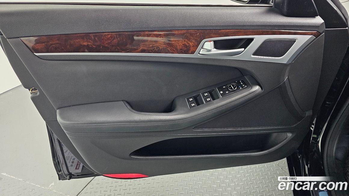Hyundai Genesis 2015