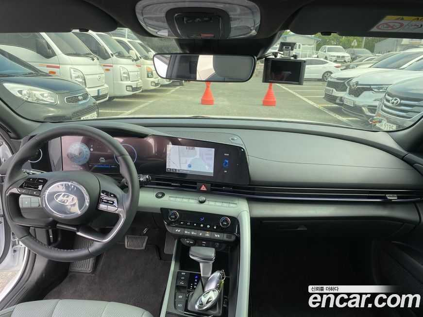 Hyundai AVANTE 2024