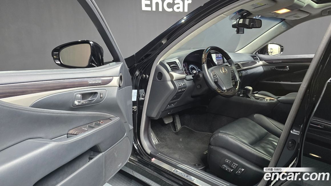 Lexus LS 2014
