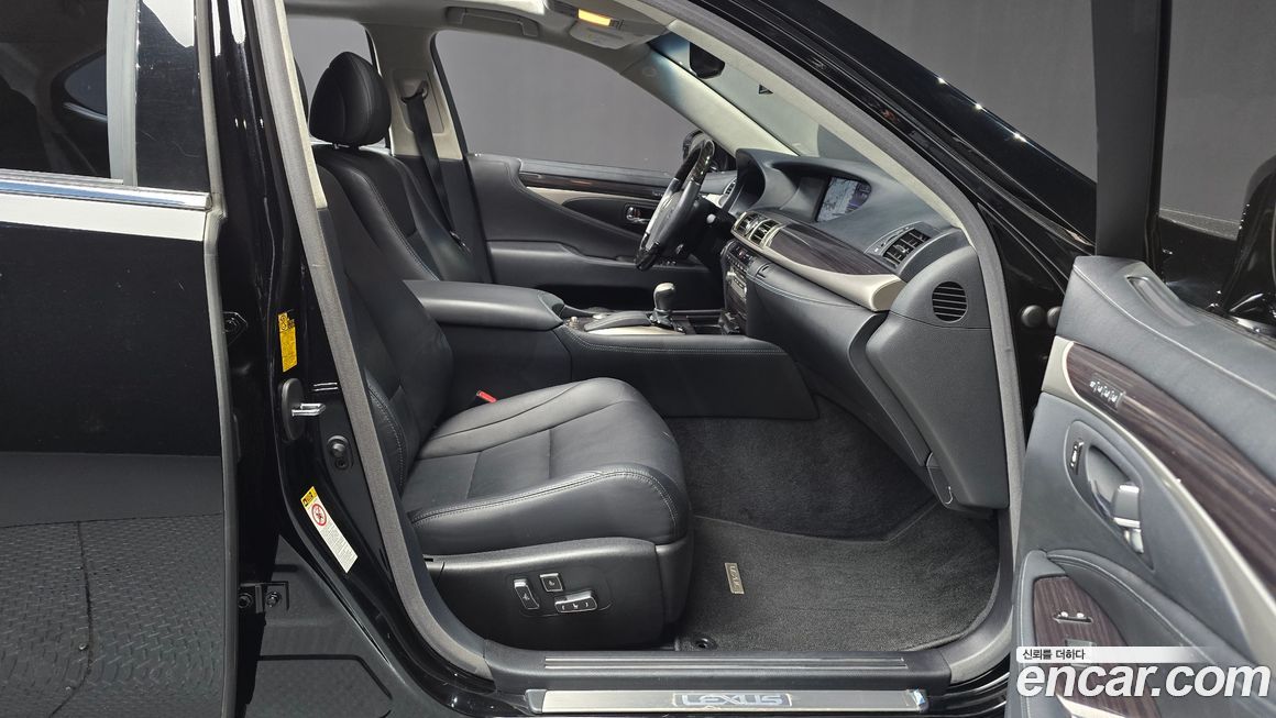 Lexus LS 2014