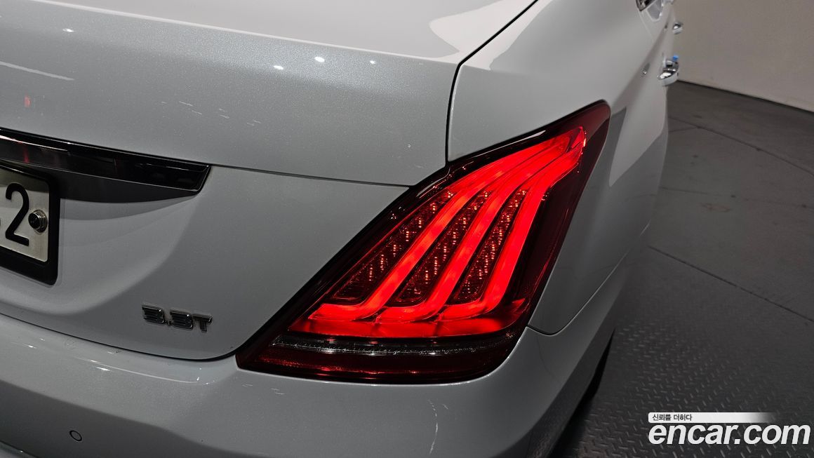 Genesis EQ900 2017