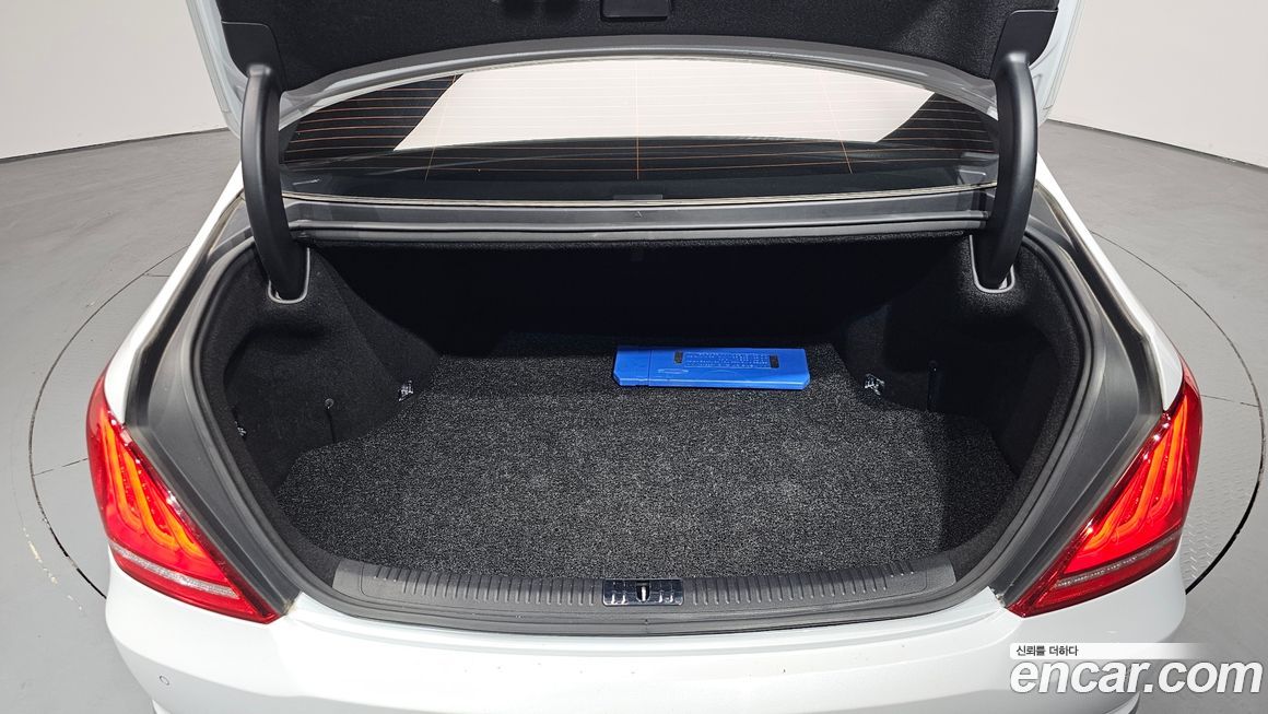 Genesis EQ900 2017