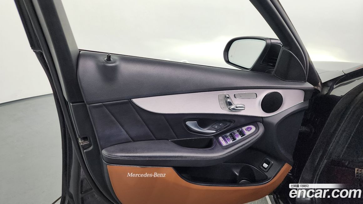 Mercedes-Benz C-Class 2021